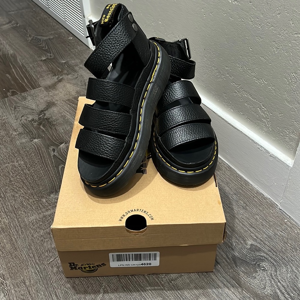 NIB dr.Marten Clarissa II Quad leather size womens 6 EU 37